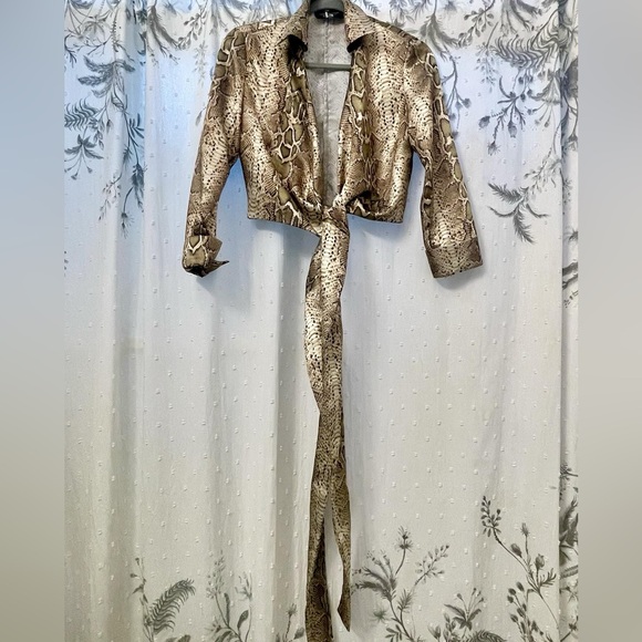 Snake Print Wrap Crop Top - Picture 2 of 6